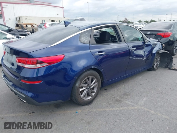 2020 Kia Optima LX z VIN 5XXGT4L33LG409003, wystawiony jako IAAI lot #42055031 z przebiegiem 68 849 mil mil oraz . Historia ofert i sprzedaży dostępna na DreamBid. Obrazek 4.