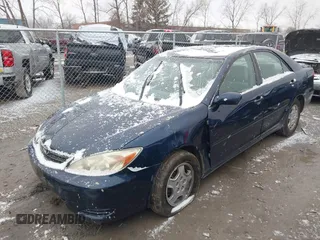 2003 Toyota Camry LE z VIN 4T1BF32K73U055352, wystawiony jako IAAI lot #38989713 z przebiegiem 155 688 mil mil oraz . Historia ofert i sprzedaży dostępna na DreamBid. Obrazek 2.