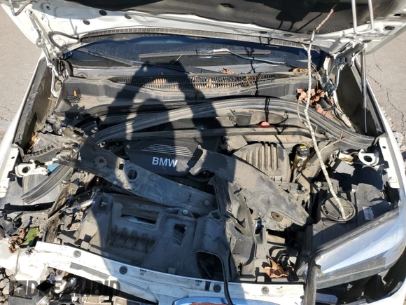 2019 BMW X1 sDrive28i with VIN WBXHU7C53K3H45694, listed as a Copart auction lot 85804084 with 151,645 mi miles and Salvage Title. Bid and sale history available at DreamBid. Image 14.