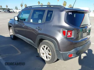 2018 Jeep Renegade Latitude with VIN ZACCJABB5JPH92303, listed as a IAAI auction lot 41762062 with 89,717 mi miles. Bid and sale history available at carsss.com. Image 3.