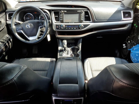 2016 Toyota Highlander LE z VIN 5TDBKRFH9GS312880, wystawiony jako Copart lot #49584775 z przebiegiem 116 519 mil mil oraz Szkoda całkowita • Salvage title. Historia ofert i sprzedaży dostępna na DreamBid. Obrazek 8.