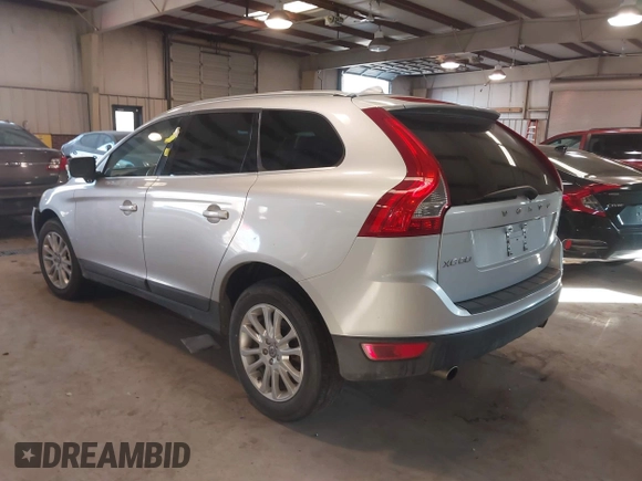 2010 Volvo XC60 3.0T z VIN YV4992DZ6A2032861, wystawiony jako IAAI lot #41348219 z przebiegiem 136 749 mil mil oraz . Historia ofert i sprzedaży dostępna na DreamBid. Obrazek 3.