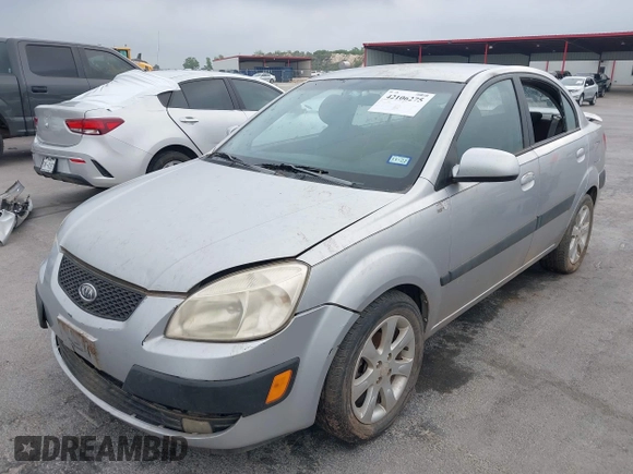 2007 Kia Rio LX with VIN KNADE123476286326, listed as a IAAI auction lot 42106275 with 183,042 mi miles. Bid and sale history available at carsss.com. Image 2.