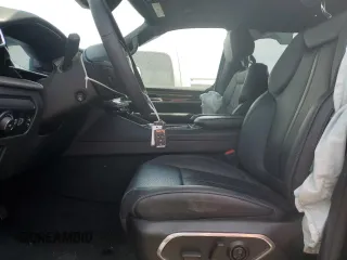 2022 Jeep Wagoneer Series II с VIN 1C4SJVBT2NS124325, выставлен на аукционе Copart как лот 52373155 с пробегом 11 288 миль миль и Списание • Salvage title. История ставок и продаж доступна на DreamBid. Изображение 7.