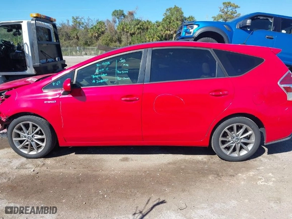 2015 Toyota Prius v Two with VIN JTDZN3EU1FJ025627, listed as a IAAI auction lot 41602632 with 99,831 mi miles. Bid and sale history available at carsss.com. Image 15.