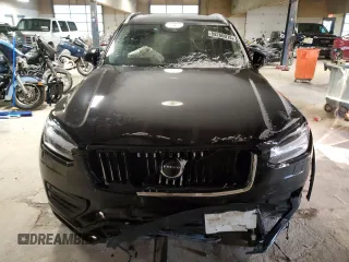 2021 Volvo XC90 Momentum with VIN YV4102PKXM1752387, listed as a Copart auction lot 89260015 with 0 mi miles and Salvage Title. Bid and sale history available at carsss.com. Image 5.