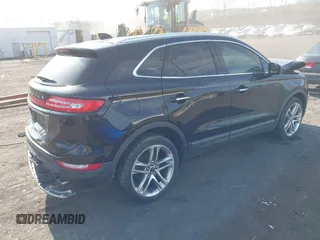 2019 Lincoln MKC Reserve with VIN 5LMCJ3D96KUL46773, listed as a IAAI auction lot 42064234 with 70,176 mi miles and . Bid and sale history available at DreamBid. Image 4.