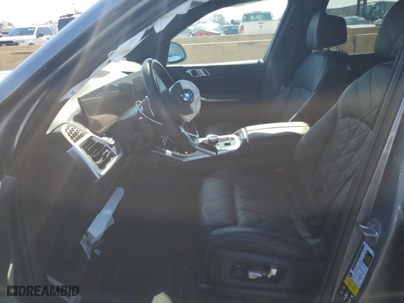 2024 BMW X7 xDrive40i with VIN 5UX23EM00R9S28952, listed as a Copart auction lot 44230025 with 0 mi miles and Salvage Title. Bid and sale history available at carsss.com. Image 7.