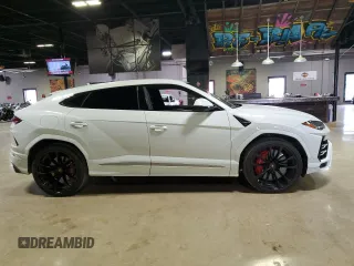 2021 Lamborghini Urus z VIN ZPBUA1ZL1MLA15024, wystawiony jako Copart lot #48737594 z przebiegiem 13 617 mil mil oraz Tytuł czysty. Historia ofert i sprzedaży dostępna na DreamBid. Obrazek 1.