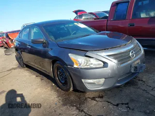 2013 Nissan Altima SV with VIN 1N4AL3AP6DC199929, listed as a IAAI auction lot 42019830 with 187,392 mi miles and . Bid and sale history available at carsss.com. Image 1.