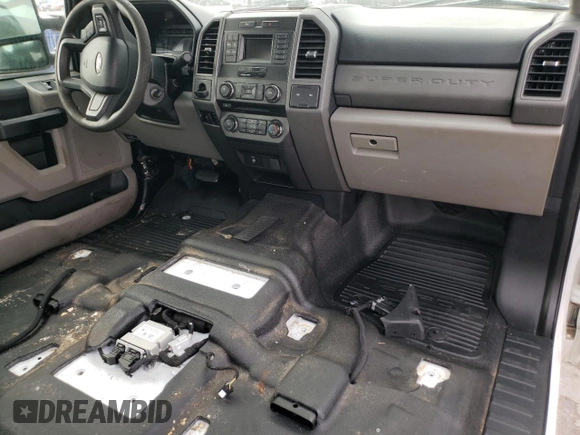 2017 Ford F-250 XLT with VIN 1FT7X2A61HEC90630, listed as a Copart auction lot 44420155 with 121,755 mi miles and Clean title. Bid and sale history available at DreamBid. Image 8.