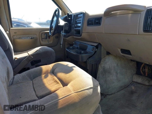 1999 GMC Savana Cargo Van YF7 with VIN 1GDFG15M6X1153246, listed as a IAAI auction lot 41820843 with 258,522 mi miles. Bid and sale history available at carsss.com. Image 5.