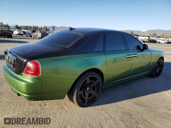 2015 Rolls-Royce Ghost z VIN SCA664S50FUX53383, wystawiony jako Copart lot #79297474 z przebiegiem 19 035 mil mil oraz Szkody całkowita. Historia ofert i sprzedaży dostępna na DreamBid. Obrazek 3.