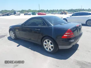 1998 Mercedes-Benz SLK 230/320 z VIN WDBKK47F1WF022419, wystawiony jako IAAI lot #42305098 z przebiegiem Nie podano mil oraz . Historia ofert i sprzedaży dostępna na DreamBid. Obrazek 3.
