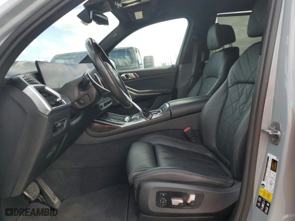 2023 BMW X7 xDrive40i with VIN 5UX23EM06P9M76099, listed as a Copart auction lot 54166385 with 67,400 mi miles and Clean Title. Bid and sale history available at carsss.com. Image 7.
