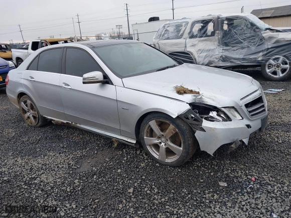 2012 Mercedes-Benz E-Class E 350 Luxury with VIN WDDHF5KB4CA618729, listed as a IAAI auction lot 41074382 with 115,060 mi miles. Bid and sale history available at carsss.com. Image 1.