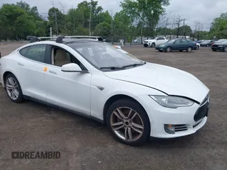 2014 Tesla Model S 60 z VIN 5YJSA1S10EFP50606, wystawiony jako IAAI lot #42295085 z przebiegiem Nie podano mil oraz . Historia ofert i sprzedaży dostępna na DreamBid. Obrazek 1.