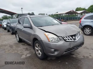 2011 Nissan Rogue SV z VIN JN8AS5MV9BW684553, wystawiony jako IAAI lot #42310408 z przebiegiem 130 954 mil mil oraz . Historia ofert i sprzedaży dostępna na DreamBid. Obrazek 1.