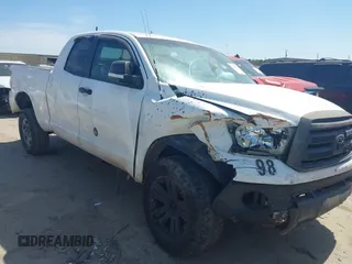 2010 Toyota Tundra z VIN 5TFUM5F18AX011582, wystawiony jako IAAI lot #41732283 z przebiegiem 293 241 mil mil oraz . Historia ofert i sprzedaży dostępna na DreamBid. Obrazek 1.