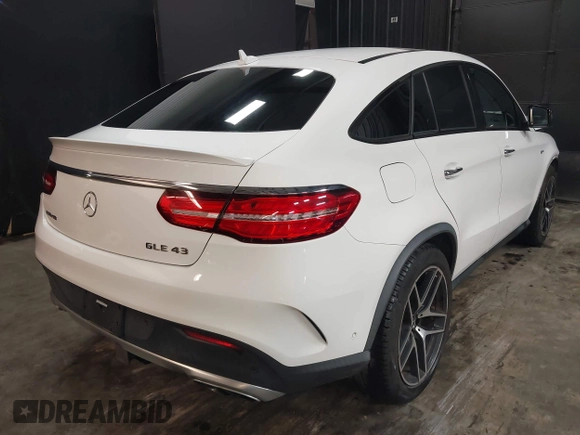 2017 Mercedes-Benz GLE 43 AMG z VIN 4JGED6EBXHA072090, wystawiony jako IAAI lot #41452405 z przebiegiem 71 457 mil mil oraz . Historia ofert i sprzedaży dostępna na DreamBid. Obrazek 4.