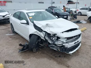 2017 Volvo S60 Inscription with VIN LYV402HK1HB128099, listed as a IAAI auction lot 41331325 with 77,789 mi miles. Bid and sale history available at carsss.com. Image 1.