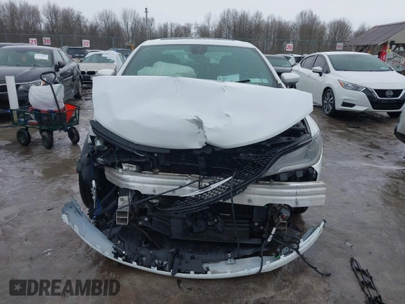 2015 Chrysler 200 S with VIN 1C3CCCBG3FN551796, listed as a IAAI auction lot 41694548 with 134,345 mi miles and . Bid and sale history available at carsss.com. Image 13.