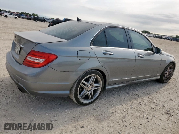 2013 Mercedes-Benz C 350 Sport с VIN WDDGF5HB1DA818794, выставлен на аукционе Copart как лот 57690935 с пробегом 166 511 миль миль и Списание • Salvage title. История ставок и продаж доступна на DreamBid. Изображение 3.