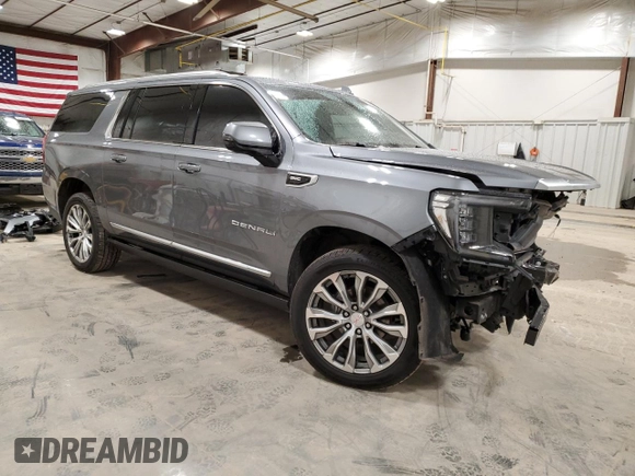 2022 GMC Yukon XL Denali with VIN 1GKS2JKL2NR231022, listed as a Copart auction lot 45096335 with 0 mi miles and Salvage Title. Bid and sale history available at carsss.com. Image 4.