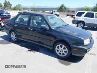 1998 Volkswagen Jetta z VIN 3VWTD81H5WM203358, wystawiony jako IAAI lot #42311079 z przebiegiem 191 037 mil mil oraz . Historia ofert i sprzedaży dostępna na DreamBid. Obrazek 1.