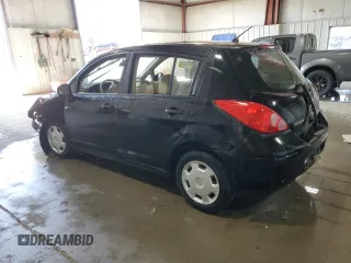 2007 Nissan Versa S z VIN 3N1BC13E47L404125, wystawiony jako Copart lot #57893205 z przebiegiem Nie podano mil oraz Szkoda całkowita • Salvage title. Historia ofert i sprzedaży dostępna na DreamBid. Obrazek 2.
