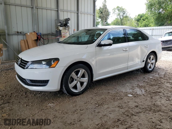 2014 Volkswagen Passat SE z VIN 1VWBT7A34EC075708, wystawiony jako Copart lot #57662405 z przebiegiem 78 077 mil mil oraz Szkoda całkowita • Salvage title. Historia ofert i sprzedaży dostępna na DreamBid. Obrazek 1.