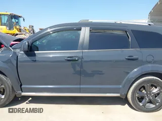 2018 Dodge Journey Crossroad z VIN 3C4PDCGB4JT327792, wystawiony jako IAAI lot #42012960 z przebiegiem 121 736 mil mil oraz . Historia ofert i sprzedaży dostępna na DreamBid. Obrazek 15.