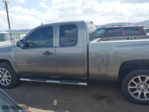 2007 Chevrolet Silverado 1500 Work Truck with VIN 2GCEC19C871592827, listed as a IAAI auction lot 41960690 with 193,154 mi miles. Bid and sale history available at carsss.com. Image 14.