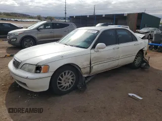 1998 Acura RL Premium z VIN JH4KA9657WC008762, wystawiony jako Copart lot #52979915 z przebiegiem 144 954 mil mil oraz Szkody całkowita. Historia ofert i sprzedaży dostępna na DreamBid. Obrazek 1.