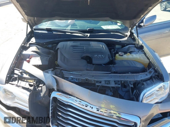 2014 Chrysler 300 z VIN 2C3CCAAGXEH335800, wystawiony jako IAAI lot #41984427 z przebiegiem 247 358 mil mil oraz . Historia ofert i sprzedaży dostępna na DreamBid. Obrazek 10.