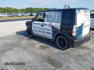 2006 Scion xB z VIN JTLKT324264043245, wystawiony jako IAAI lot #42137892 z przebiegiem 210 885 mil mil oraz . Historia ofert i sprzedaży dostępna na DreamBid. Obrazek 3.