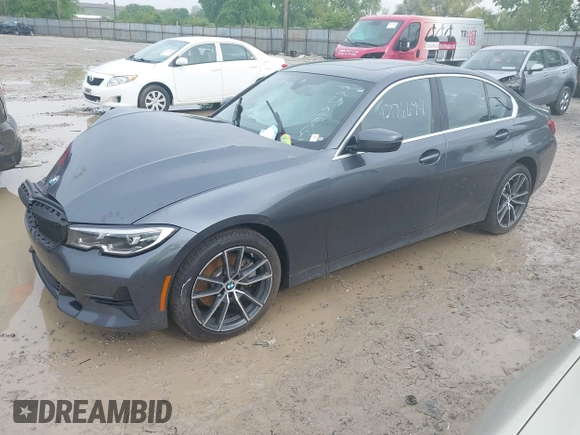 2019 BMW 3 Series 330i xDrive z VIN WBA5R7C56KFH24206, wystawiony jako IAAI lot #42176694 z przebiegiem 36 518 mil mil oraz . Historia ofert i sprzedaży dostępna na DreamBid. Obrazek 2.