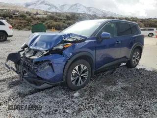 2021 Nissan Rogue SV z VIN 5N1AT3BB3MC829740, wystawiony jako Copart lot #51128825 z przebiegiem 28 277 mil mil oraz Szkoda całkowita • Salvage title. Historia ofert i sprzedaży dostępna na DreamBid. Obrazek 1.