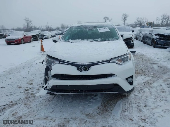 2018 Toyota RAV4 XLE with VIN 2T3RFREV1JW792915, listed as a IAAI auction lot 41607455 with 67,840 mi miles. Bid and sale history available at carsss.com. Image 13.