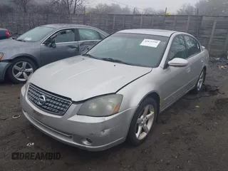 2005 Nissan Altima 3.5 SE with VIN 1N4BL11D45C186581, listed as a IAAI auction lot 41872758 with 135,667 mi miles. Bid and sale history available at carsss.com. Image 2.