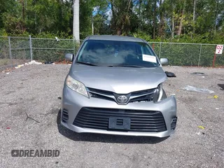 2018 Toyota Sienna LE Auto Access Seat with VIN 5TDKZ3DC5JS945951, listed as a IAAI auction lot 41689856 with 103,537 mi miles. Bid and sale history available at carsss.com. Image 13.