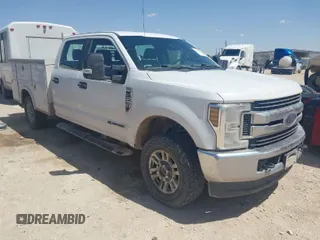 2019 Ford F-250 z VIN 1FD7W2BT5KEF94179, wystawiony jako IAAI lot #41857309 z przebiegiem 118 084 mil mil oraz . Historia ofert i sprzedaży dostępna na DreamBid. Obrazek 1.