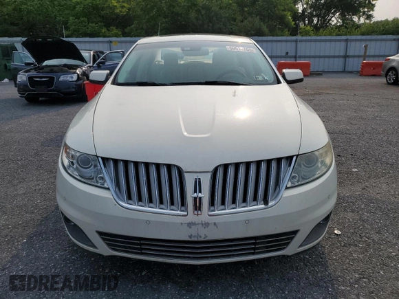 2012 Lincoln MKS z VIN 1LNHL9ER0CG803078, wystawiony jako Copart lot #60514765 z przebiegiem 82 715 mil mil oraz Szkoda całkowita • Salvage title. Historia ofert i sprzedaży dostępna na DreamBid. Obrazek 5.