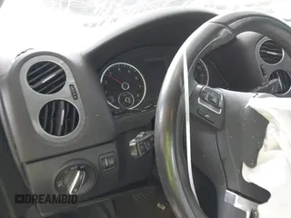 2016 Volkswagen Tiguan R-Line с VIN WVGAV7AX6GW587270, выставлен на аукционе IAAI как лот 42733875 с пробегом Не указан миль и . История ставок и продаж доступна на DreamBid. Изображение 7.