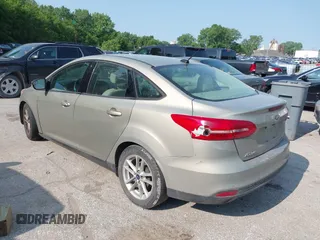 2016 Ford Focus SE z VIN 1FADP3F29GL361006, wystawiony jako IAAI lot #42387418 z przebiegiem 132 806 mil mil oraz . Historia ofert i sprzedaży dostępna na DreamBid. Obrazek 3.