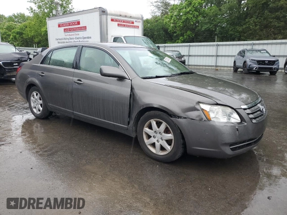 2005 Toyota Avalon XL z VIN 4T1BK36BX5U017137, wystawiony jako Copart lot #57623495 z przebiegiem 130 875 mil mil oraz Szkoda całkowita • Salvage title. Historia ofert i sprzedaży dostępna na DreamBid. Obrazek 4.