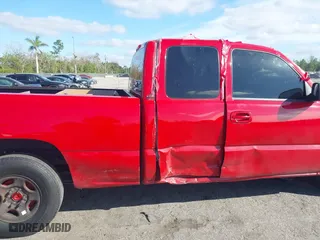 2006 Chevrolet Silverado 1500 LT1 with VIN 2GCEC19V261125337, listed as a IAAI auction lot 41045372 with 288,785 mi miles. Bid and sale history available at carsss.com. Image 6.