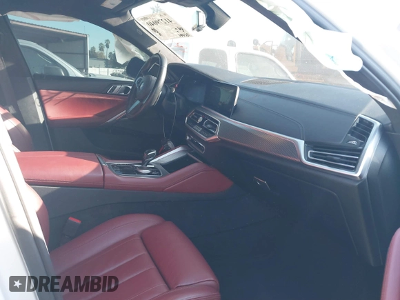 2021 BMW X6 sDrive40i z VIN 5UXCY4C06M9E16162, wystawiony jako IAAI lot #41279040 z przebiegiem 94 494 mil mil oraz . Historia ofert i sprzedaży dostępna na DreamBid. Obrazek 5.