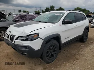 2019 Jeep Cherokee Trailhawk Elite with VIN 1C4PJMBX7KD140720, listed as a Copart auction lot 64268064 with 61,747 mi miles and Salvage Title. Bid and sale history available at carsss.com. Image 1.