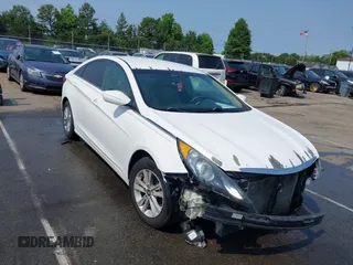 2013 Hyundai Sonata GLS z VIN 5NPEB4AC0DH566586, wystawiony jako IAAI lot #42329993 z przebiegiem 118 089 mil mil oraz . Historia ofert i sprzedaży dostępna na DreamBid. Obrazek 1.